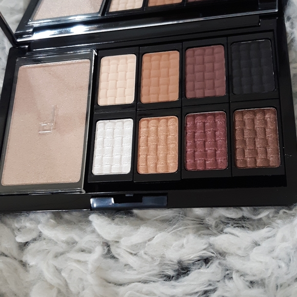 NIB Doucce eyeshadow palette - Picture 2 of 5
